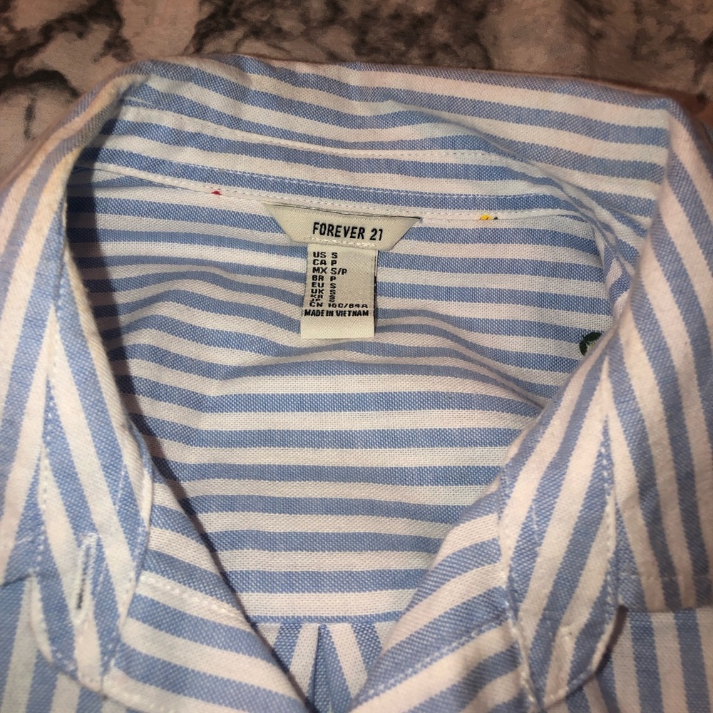 Forever 21 Button down - Picture 2 of 4